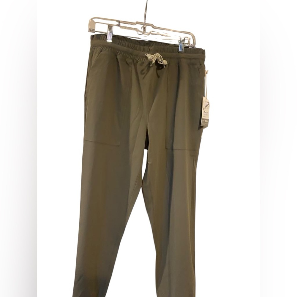NWT Vuori miles joggers Size XL